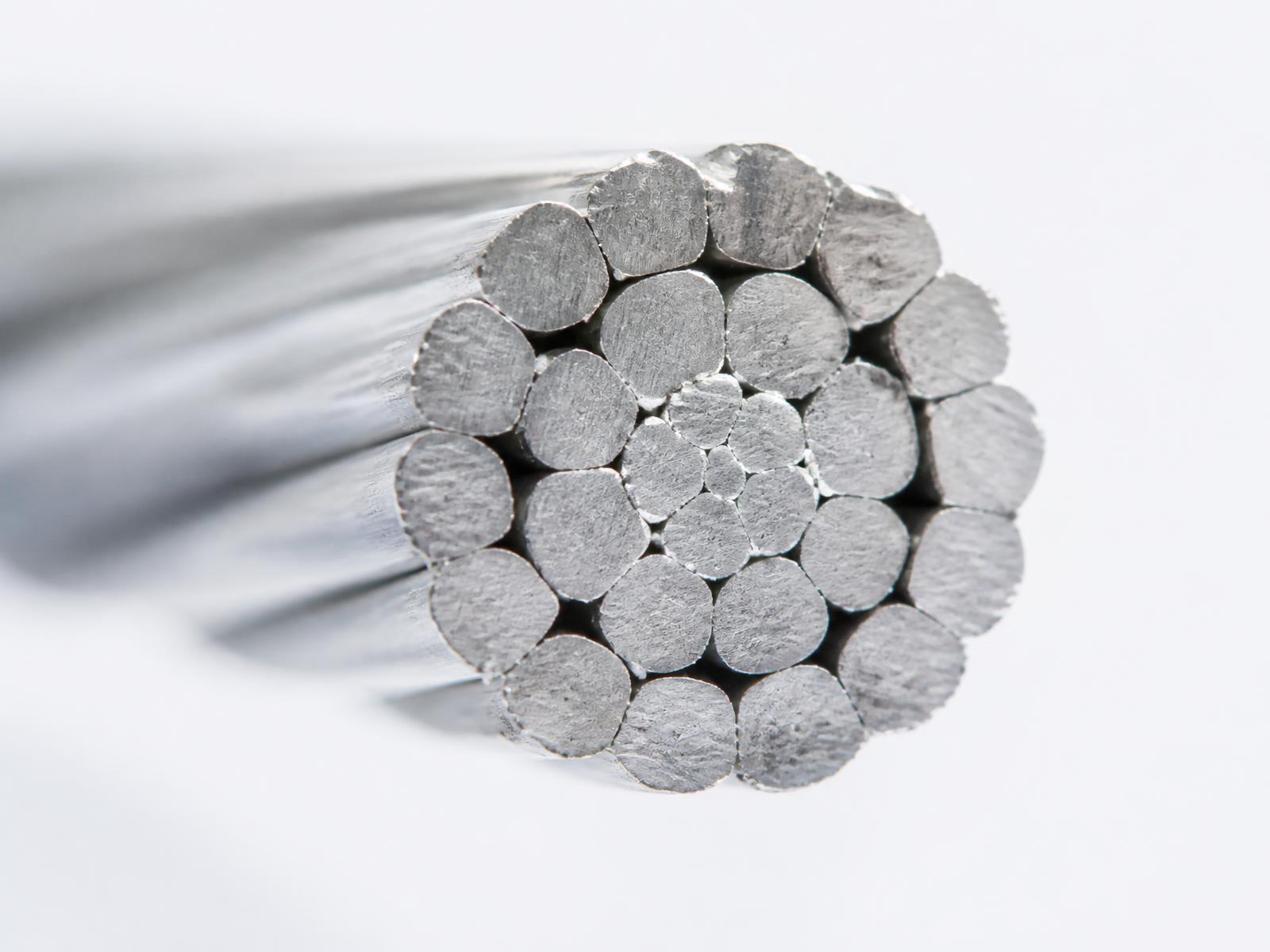 Macro view of a stranded aluminium conductor cross-section
